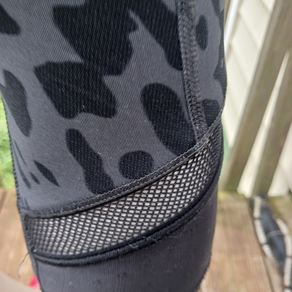 Lululemon athletica just breathe leggings crop animal swirl yoga full-on lutreme - Picture 3 of 10